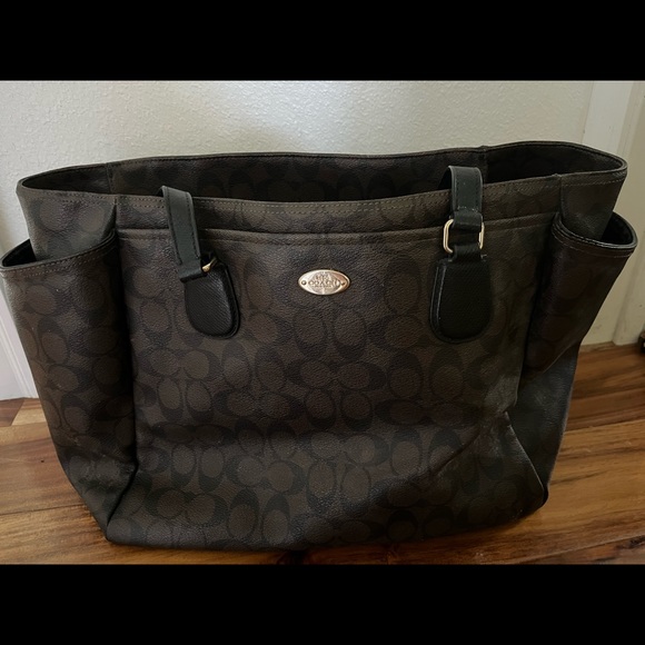 Baby bag coach brand authentic. Gently used. Kept in closet. Kept clean - Picture 6 of 6